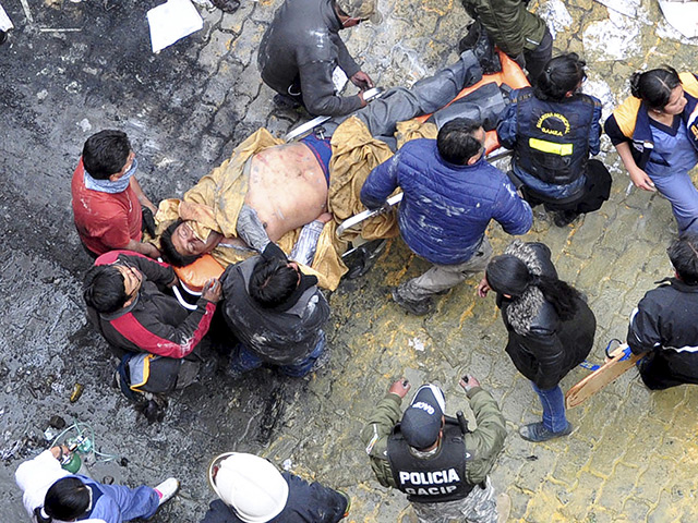 В Боливии легкий самолет рухнул на городской рынок, семь человек погибли