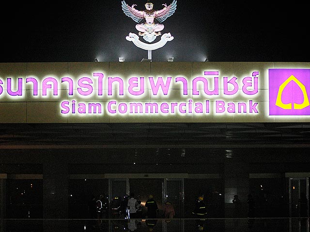 Инцидент произошел в воскресенье поздно вечером в здании одного из старейших банков Таиланда - Siam Commercial Bank. Согласно данным пресс-службы банка, в подвале здания рабочие повредили систему химического пожаротушения