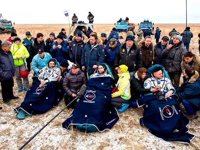 Члены экипажа МКС приземлились 2 марта