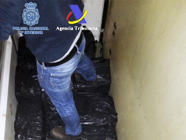 Национальная полиция Испании провела спецоперацию по борьбе с наркоторговлей. В ходе нескольких рейдов была конфискована многотонная партия африканского гашиша