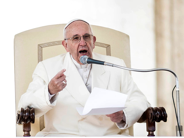 Папа Римский Франциск, отметивший накануне третью годовщину избрания на престол Святого Петра, сделал своей пастве подарок