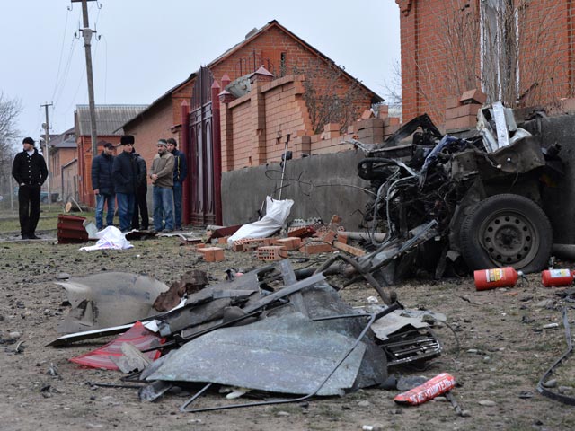 На месте взрыва легкового автомобиля у Насыр-Кортовской мечети в Назрани, 11 марта 2016 года