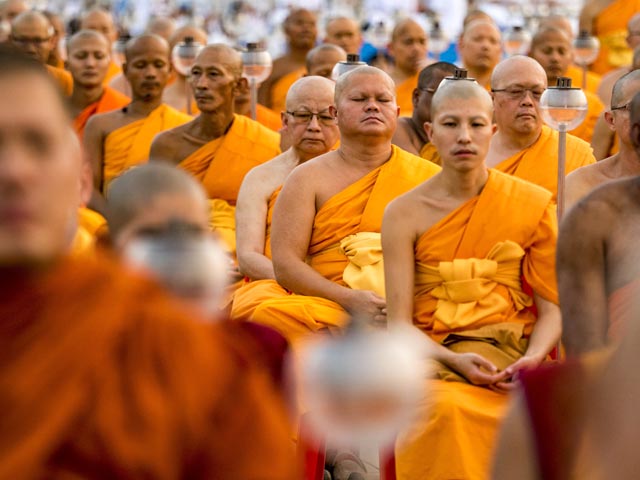 Буддийских монахов в Таиланде посадили на диету, чтобы избавить от ожирения