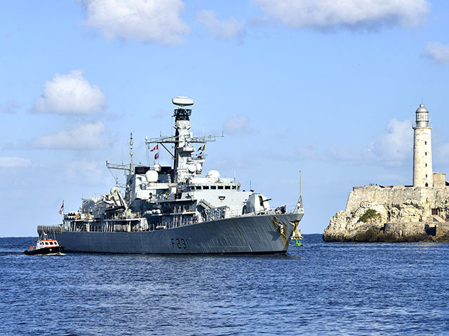 Великобритания хочет расширить миссию военно-морских сил государств ЕС в Средиземном море, цель которой - помешать переправке сотен тысяч мигрантов из Ливии в Европу
