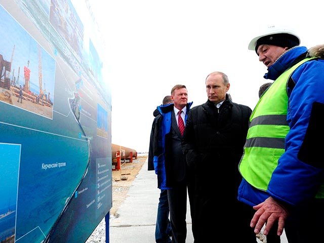 Президент РФ Владимир Путин в пятницу, 18 марта, в день годовщины присоединения Крыма к Российской Федерации, прибыл на остров Тузла, где идет строительство Керченского моста