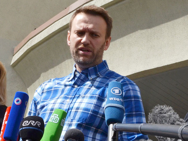 Оппозиционер Алексей Навальный пообещал в ближайшее время подать в суд на Первый канал и все российское телевидение, в целом, из-за наличия цензуры