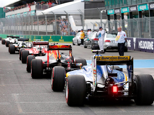 Руководители команд "Формулы-1" единогласно решили вернуться к старому формату квалификации со второго этапа нынешнего сезона - Гран-при Бахрейна. Почти все участники эксперимента на автодроме "Альберт-Парк" сочли его неудавшимся