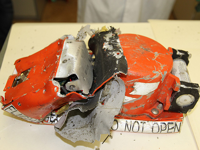 МАК извлек информацию с одного из самописцев разбившегося Boeing, второй сильно поврежден