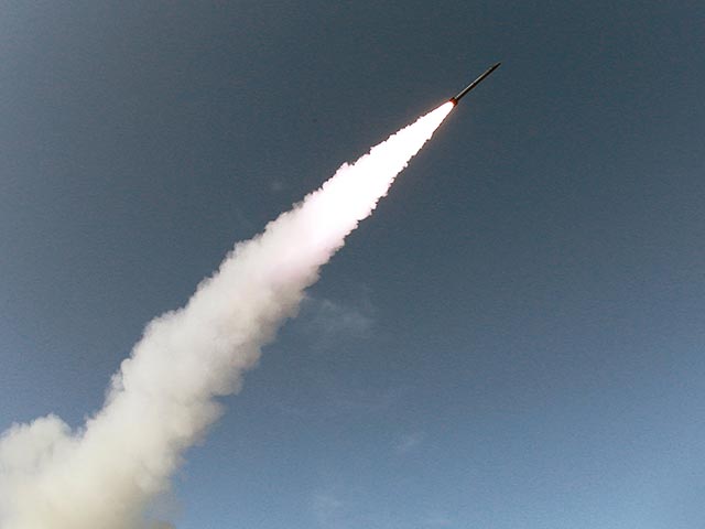 Пуски неизвестных ракет были зафиксированы в районе города Хамхын. Ракеты пролетели около 200 километров и упали в море