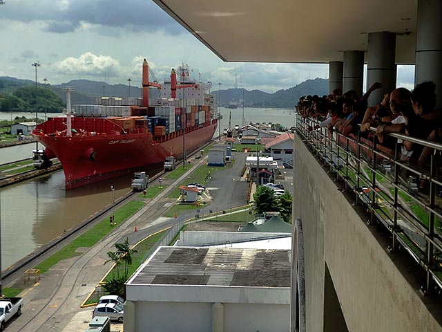 Администрация Панамского канала ограничивает движение судов из-за сильной засухи