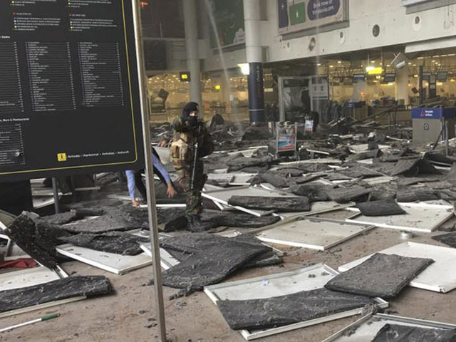 Правоохранительным органам Бельгии удалось обнаружить третий пояс смертника в аэропорту Брюсселя, где ранее два террориста-смертника привели в действие два взрывных устройства