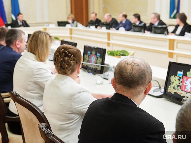 На Урале в городскую думу избрали депутата с "воровской" татуировкой на голове