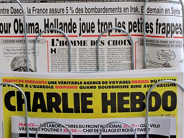 Скандально известное сатирическое издание Charlie Hebdo опубликовало карикатуру на теракты в Брюсселе. На картинке изображены три террориста, идущие по залу брюссельского аэропорта с тележками для багажа