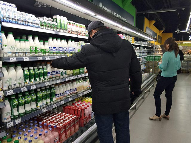 В кризис жители РФ в целях экономии стали чаще закупаться продуктами в сетевых магазинах. Таковы данные исследования "Сетевые супермаркеты: между социальным запросом и бизнесом", проведенного ВЦИОМ