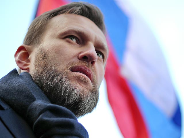 Оппозиционер Алексей Навальный подвергся нападению в Новосибирске