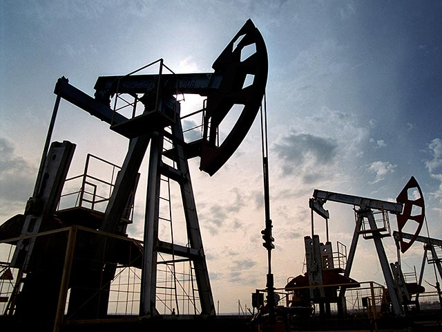 Нефть снова дешевеет, несмотря на данные о сокращении числа работающих буровых установок