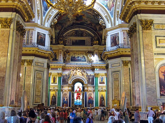 Молящиеся паломники составляют лишь 1% от общего числа посетителей музея "Исаакиевский собор"