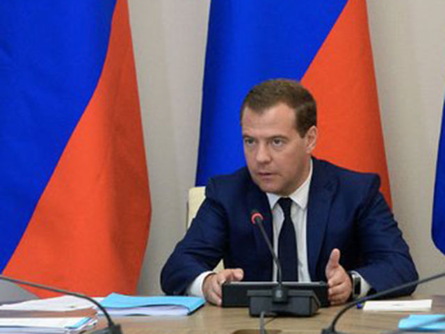 Медведев объявил о грядущем повышении МРОТ на 20%