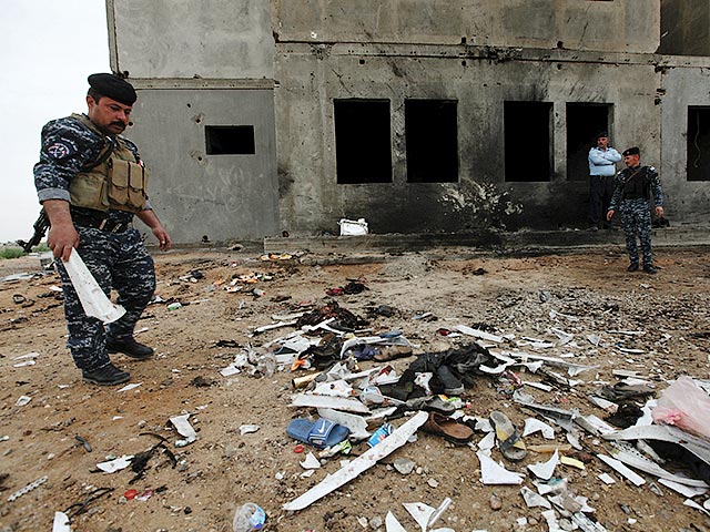 До 41 возросло количество погибших в теракте на стадионе в Ираке, совершенном накануне, сообщает в субботу телеканал PressTV со ссылкой на власти страны. Еще 105 человек получили ранения