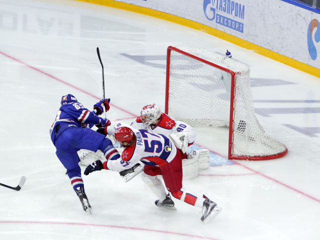 В третьем матче полуфинальной серии Кубка Гагарина, который состоялся в Санкт-Петербурге, хоккеисты ЦСКА одолели СКА