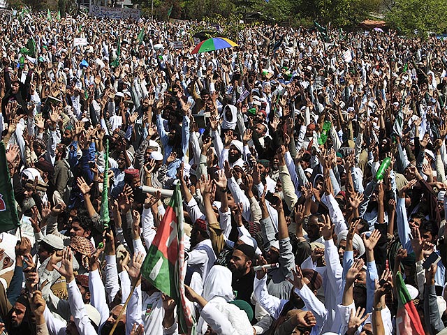 В столице Пакистана Исламабаде произошли столкновения между сторонниками казненного исламиста Мумтаза Кадри и правоохранителями. О пострадавших и задержанных не сообщается