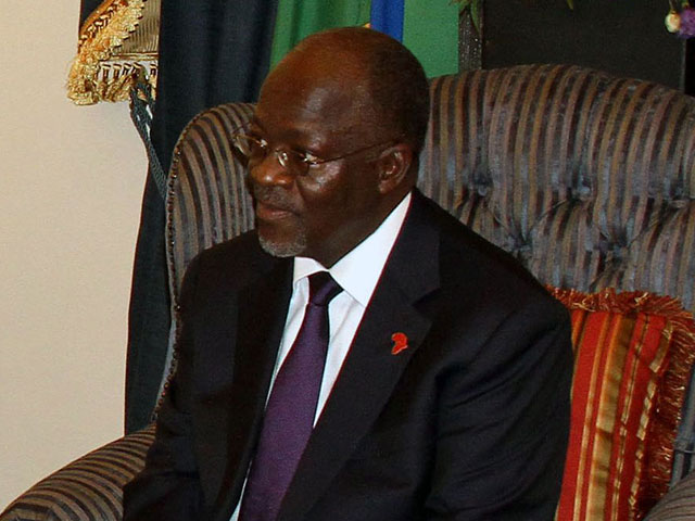 Президент Танзании Джон Магуфули, прозванный "Бульдозером", пообещал урезать зарплаты высокопоставленных чиновников, понизив их верхний порог почти на две трети