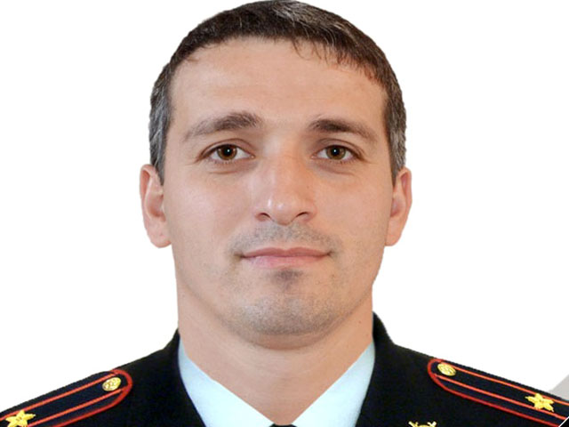 В результате погиб 34-летний старший участковый уполномоченный полиции ОМВД России по Табасаранскому району майор полиции Гасан Муталибов
