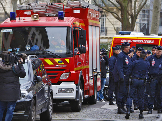 Мощный взрыв прогремел в Париже, пять человек получили ранения,