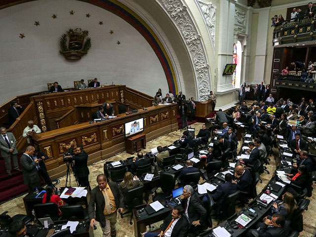 Национальная ассамблея Венесуэлы, подконтрольная местной оппозиции, намерена блокировать любые нефтяные сделки, заключенные без одобрения Конгресса