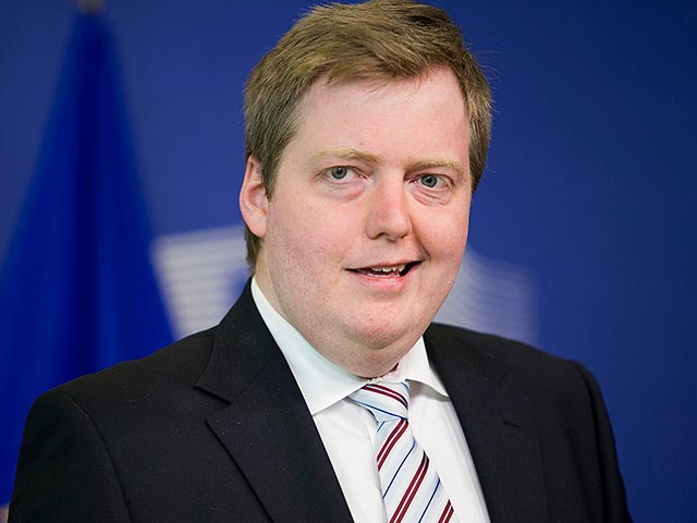 Премьер-министр Исландии Сигмюндюр Гюннлейгссон ушел с интервью после того, как журналист шведской телекомпании SVT задал ему вопрос об офшорной компании