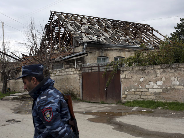 Ранее, 5 апреля, вооруженные силы непризнанной Нагорно-Карабахской Республики сообщили о прекращении огня в регионе, где с минувшей субботы идут столкновения