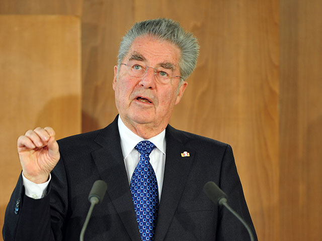 Президент Австрии выступил за отмену санкций ЕС против России, но напомнил про "тесную связь" с исполнением минских договоренностей