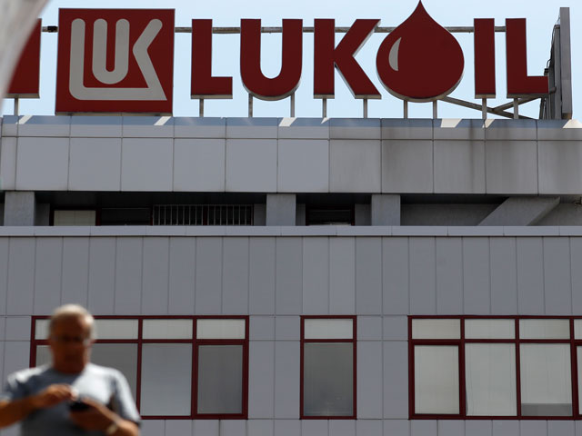 Правоохранительные органы Болгарии провели обыски в офисах российской компаний "Лукойл" и местной Rompetrol, расположенных в Софии