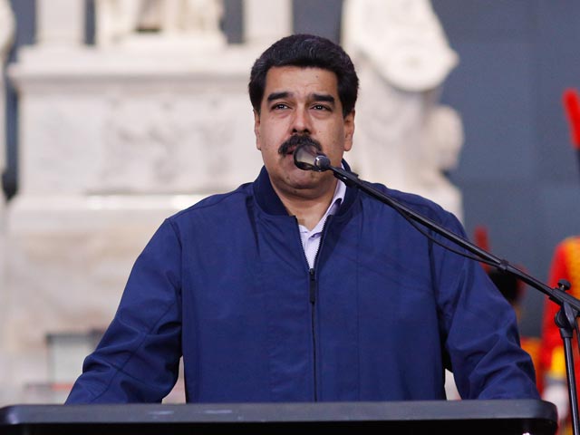 Президент Венесуэлы Николас Мадуро объявил о новом комплексе мер по сбережению электроэнергии в стране. В течение ближайших двух месяцев местные чиновники не будут работать по пятницам, что позволит сэкономить электричество
