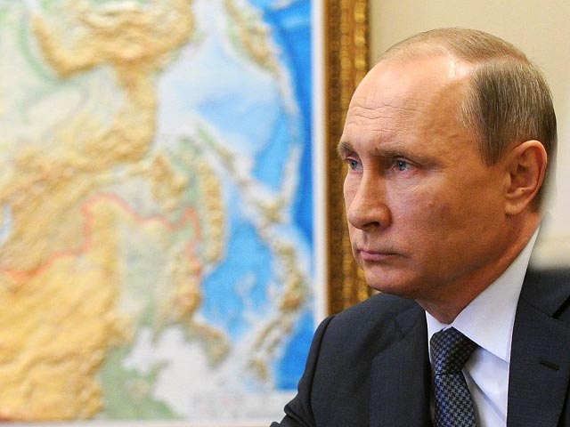 "Владимир Путин принимает меры, чтобы укрепить свою власть над Россией, сравнимую с властью римских императоров", - говорится в статье