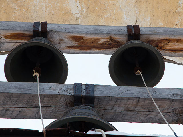 На колокольню храма в селе Рафайлово Исетского района Тюменской области установили автоматизированную систему управления колоколами