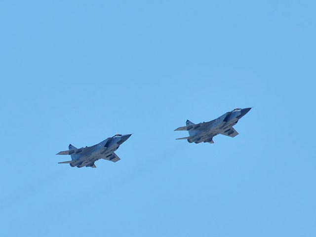 Летчики Центрального военного округа установили рекорд длительности беспосадочного перелета на перехватчиках МиГ-31