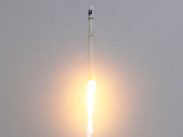SpaceX объявила о первой успешной посадке нижней ступени ракеты на морскую платформу