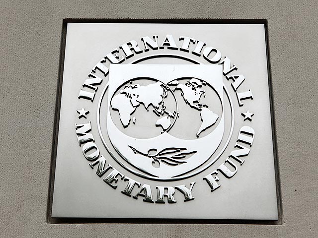Международный валютный фонд (МВФ) понизил прогноз роста мировых цен на нефть на ближайшие два года и вновь ухудшил прогноз падения экономики России на 2016 год
