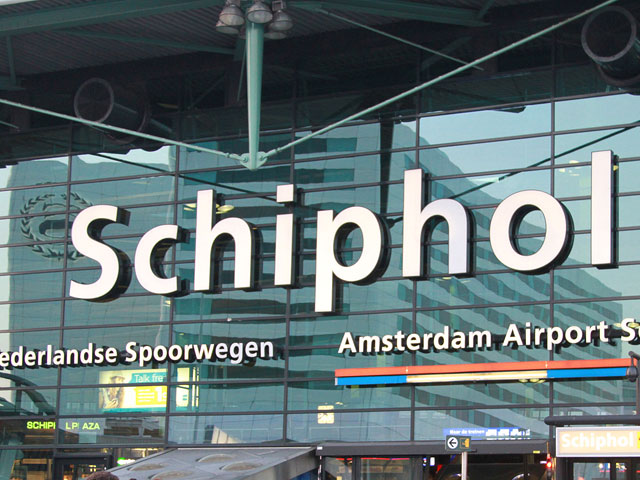 Аэропорт Амстердама закрыт после задержания человека и "угрозы безопасности"