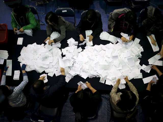 Правящая партия Южной Кореи "Сэнури" потерпела поражение на парламентских выборах в стране по итогам подсчета 100% бюллетеней