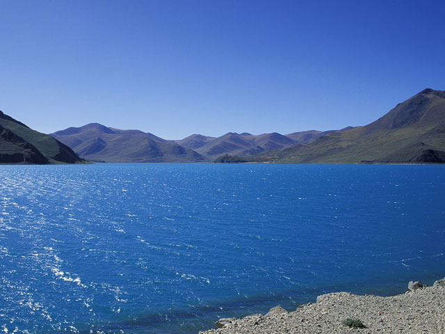 Широкое обсуждение общественности в КНР вызвал инцидент, произошедший накануне вечером на озере Ямджо-Юмцо, находящемся в уезде Нагардзе тибетского округа Шаньнань