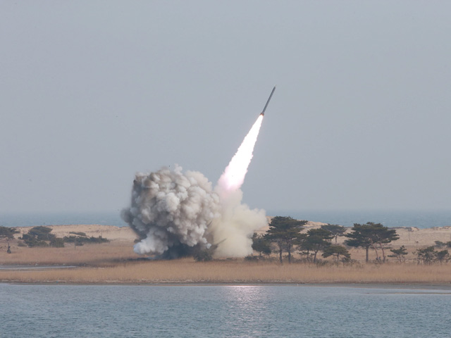 Северная Корея безуспешно попробовала запустить ракету средней дальности
