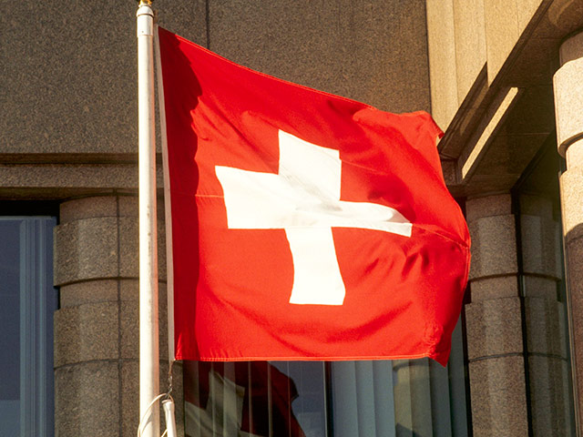 Сотрудница швейцарской туристической компании попала под санкции банка за то, что ее имя совпадает с названием террористической организации "Исламское государство" (ИГ, запрещена на территории РФ)