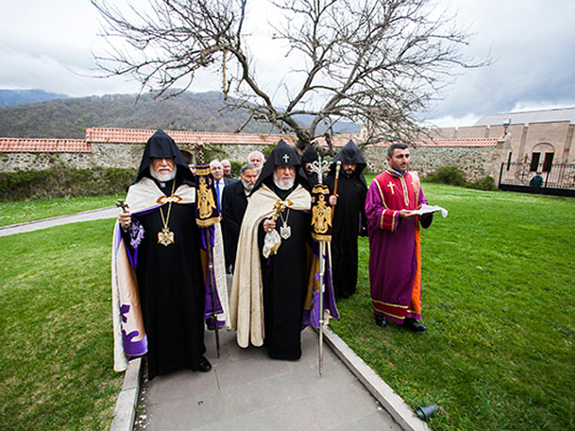 В пятницу завершился визит двух Католикосов - духовных лидеров Армянской апостольской церкви в непризнанную Нагорно-Карабахскую Республику