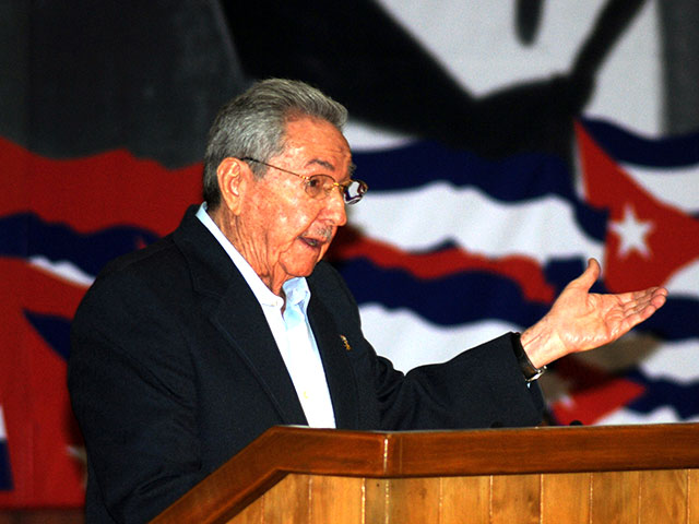 Лидер Кубы Рауль Кастро, которому 84 года, призвал кубинские власти дать дорогу молодым