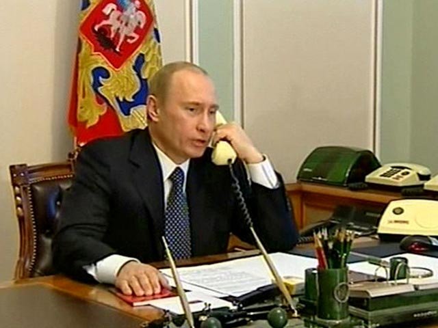 Президент РФ Владимир Путин по телефону со своим американским коллегой Бараком Обамой обсудил ситуацию в Сирии