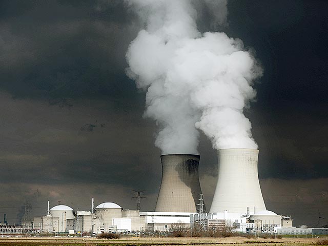 Германия попросила бельгийские власти временно приостановить эксплуатацию третьего реактора АЭС Doel во Фландрии и второго энергоблока АЭС Tihange в Валлонии до тех пор, пока не будут предоставлены доказательства их безопасности