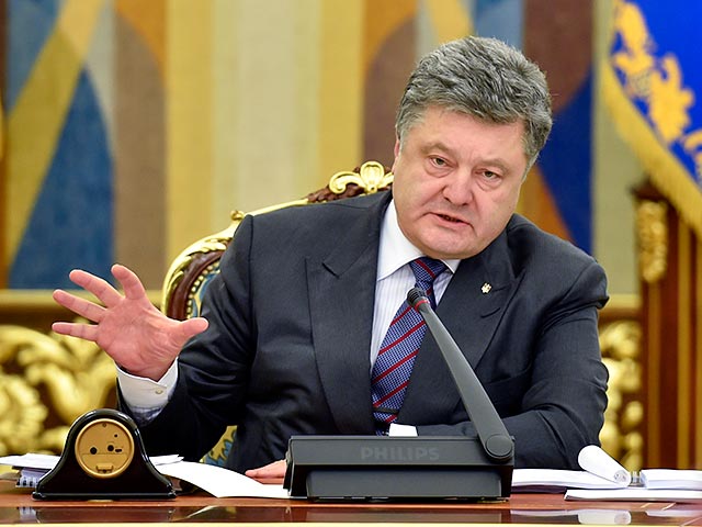 Порошенко предложили изменить все русские фамилии на украинский лад