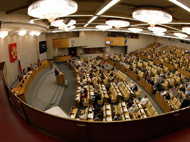 Госдума на вечернем пленарном заседании в среду, 20 апреля, приняла в первом чтении разработанный Минюстом законопроект, уточняющий понятие "политической деятельности" для некоммерческих организаций (НКО)